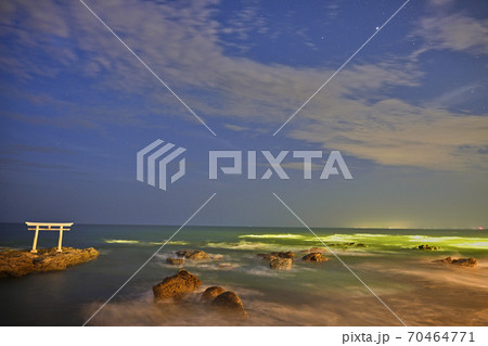 大洗磯前神社　神磯の鳥居02　海と夜景 70464771