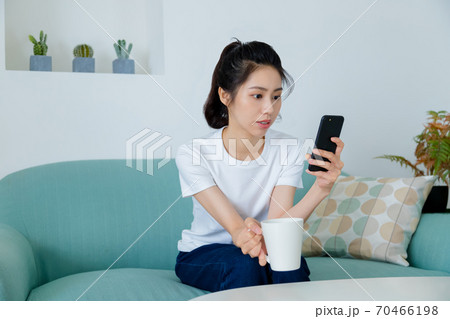女性 女の人 女 70466198