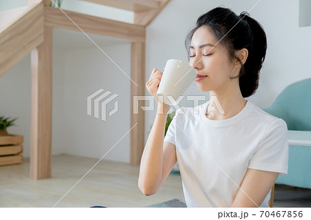 女性 女の人 女 70467856