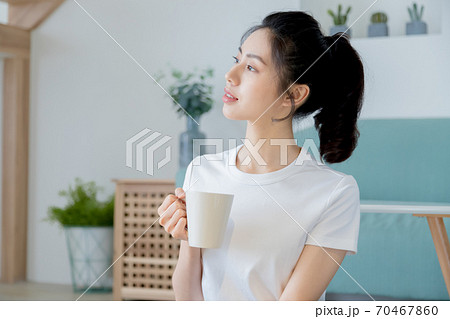 女性 女の人 女 70467860