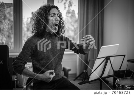 Professional Singer Provide Online Singing Lessons . 70468723