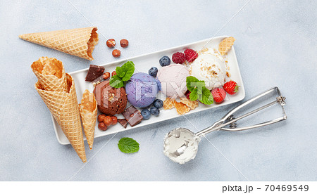 Berry, vanilla and chocolate ice cream scoopes Berry, vanilla and chocolate ice cream scoopes 70469549