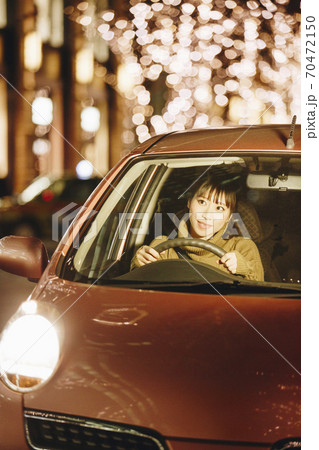 運転をする女性 70472150