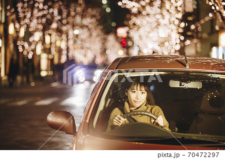 運転をする女性 70472297