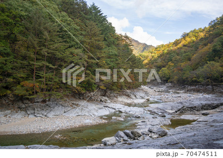 雪岳山 ベクダム谷 風景 70474511