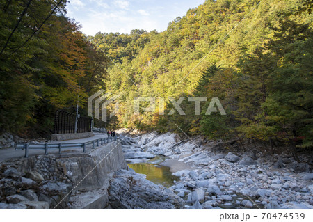 雪岳山 ベクダム谷 風景 70474539