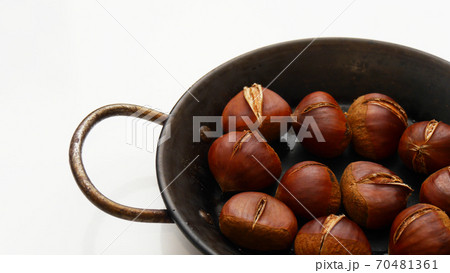パエリアパンで焼いた栗 70481361