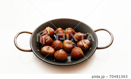 パエリアパンで焼いた栗 70481363