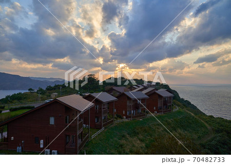 島根半島の最北端にあるマリンパーク多古鼻展望台からの夕景 島根半島の最北端にあるマリンパーク多古鼻展望台からの夕景 70482733