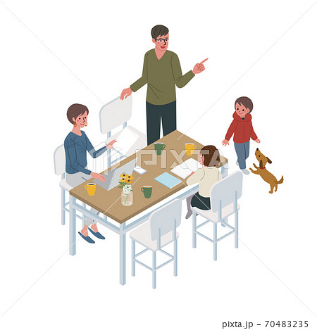 家族の団欒　アイソメトリック　イラスト　在宅勤務の女性　主夫の男性 70483235