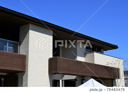 住宅街　一戸建て　新しい街並み 70483476