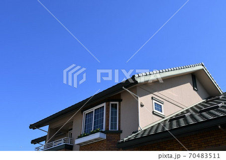 住宅街 一戸建て 新しい街並み 住宅街 一戸建て 新しい街並み 70483511