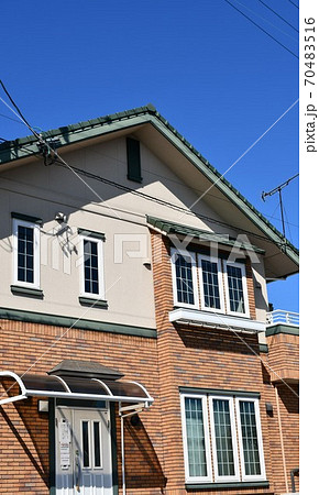 住宅街　一戸建て　新しい街並み 70483516