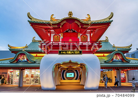 【神奈川県】リニューアルされた片瀬江ノ島駅のライトアップ 70484099