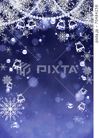 雪の結晶とxmasベル 青 縦 のイラスト素材
