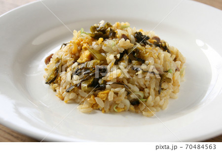 高菜チャーハン　炒飯　高菜　焼き飯 70484563