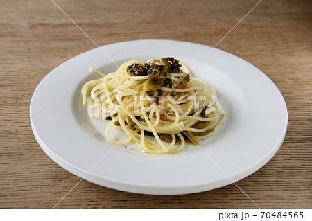 高菜パスタ　スパゲッティ　高菜漬け 70484565