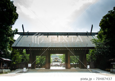 靖国神社 鳥居 寺社仏閣 靖国神社 鳥居 寺社仏閣 70487437