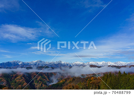 初冬の北アルプス　長野県小川村アルプス展望広場 70488799