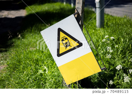 Railway crossing road sign Railway crossing road sign 70489115