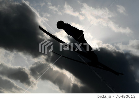 スキージャンプのシルエット スキージャンプのシルエット 70490615