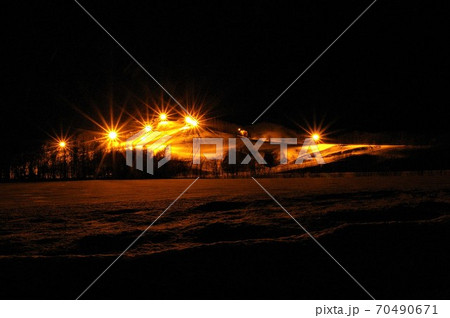 新嵐山スキー場ライトアップ1 70490671