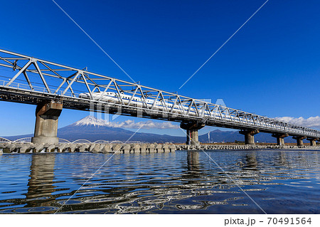 静岡_富士山と新幹線（富士川橋梁） 70491564