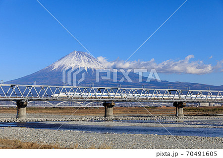 静岡_富士山と新幹線(富士川橋梁) 静岡_富士山と新幹線(富士川橋梁) 70491605