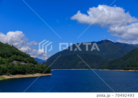 岐阜・飛騨・夏の御母衣ダム 70492493