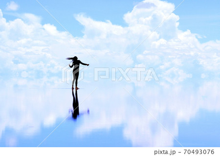 ウユニ塩湖 70493076