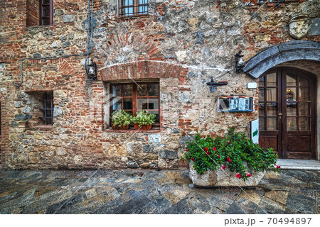 Rustic facade in Monteriggioni 70494897