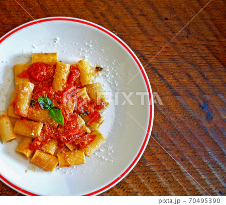 rigatoni with tomato and basil 70495390