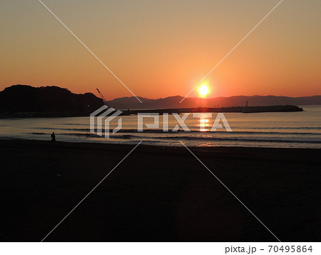 江ノ島で朝日その2 江ノ島で朝日その2 70495864