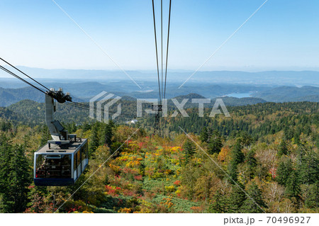 北海道　秋の大雪山旭岳の風景 70496927