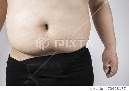 メタボの男性 70498177
