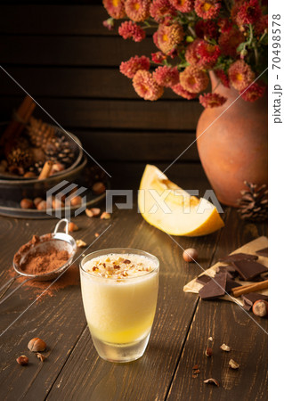 Melon smoothie with cinnamon, hazelnuts and chocolate Melon smoothie with cinnamon, hazelnuts and chocolate 70498578