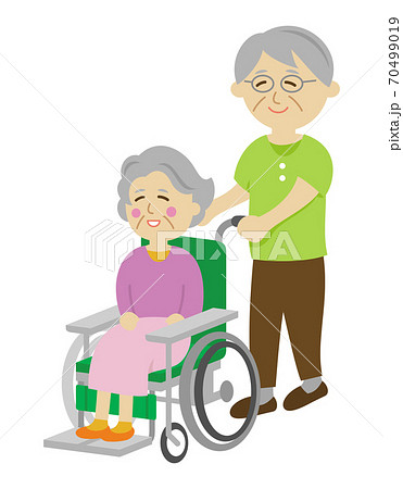 仲良しなシニア夫婦と車椅子のイラストイメージ 70499019