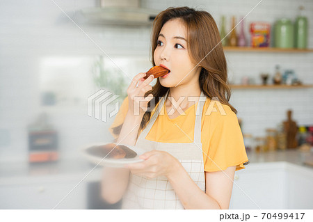 女性 女 女の子 70499417