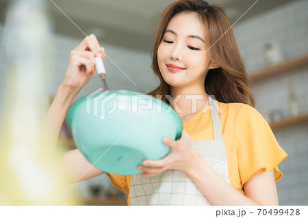 女性 女 女の子 70499428
