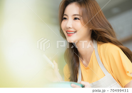 女性 女 女の子 70499431