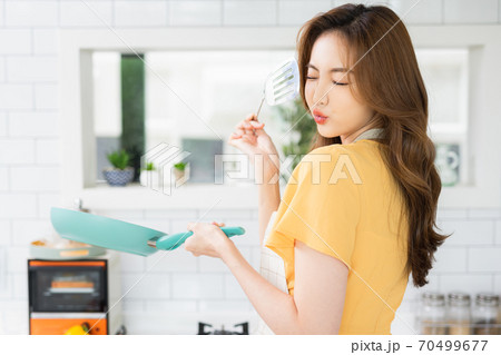 女性 女 女の子 70499677