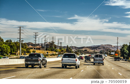 Traffic on 101 freeway northbound 70500059