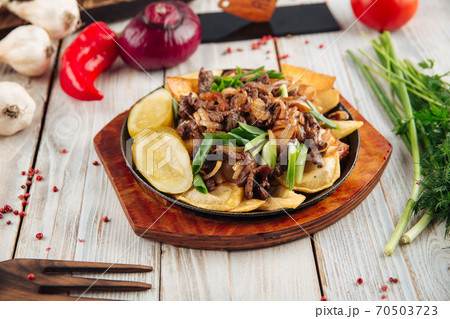 Fried potatoes with beef in cast iron pan 70503723