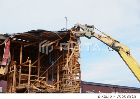 家屋の解体作業 家屋の解体作業 70503818