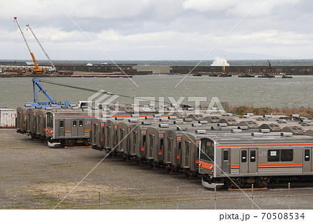 インドネシアへ旅立つ武蔵野線205系電車（2019年12月） 70508534