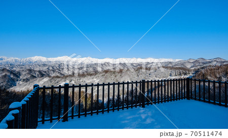 小川村・アルプス展望デッキから望む北アルプス（冬） 70511474