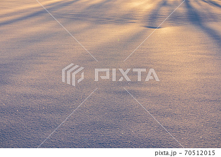 「埼玉県」積雪の荒川河川敷が朝焼けに染まる雪景色 「埼玉県」積雪の荒川河川敷が朝焼けに染まる雪景色 70512015
