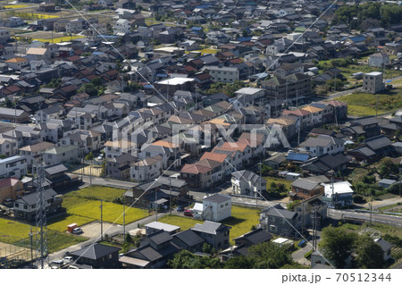 都市近郊の暮らしやすい一戸建て住宅 都市近郊の暮らしやすい一戸建て住宅 70512344