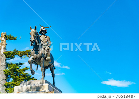 青葉城址、青空の伊達政宗騎馬像　宮城仙台 70513487
