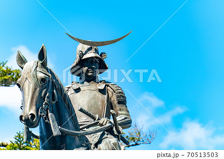 青葉城址、青空の伊達政宗騎馬像　宮城仙台 70513503